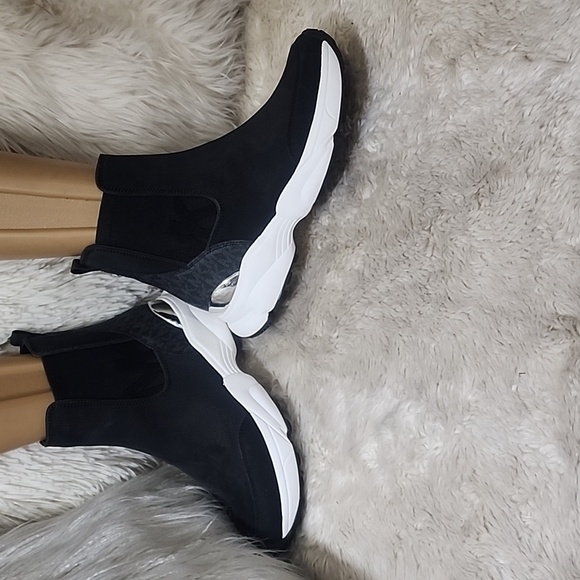 MICHAEL KORS KATRINA BOOTIES - Picture 2 of 11